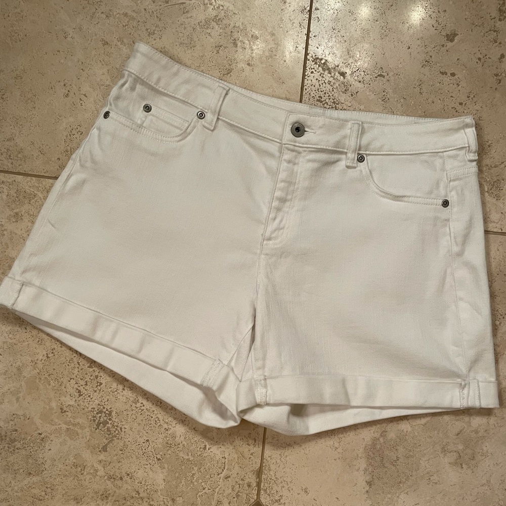 White jean shorts by Vince Camuto